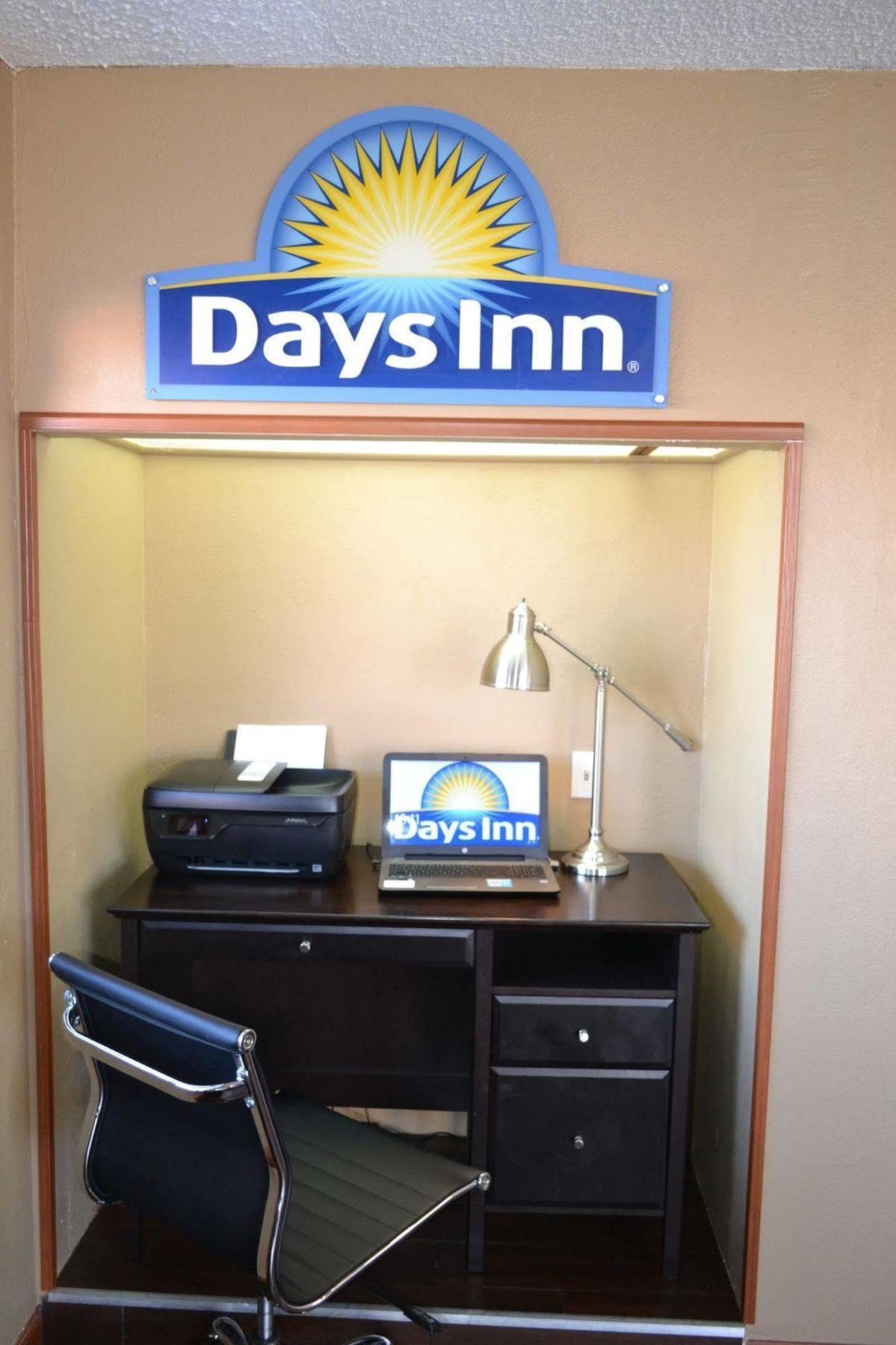 Days Inn Spokane Exteriér fotografie